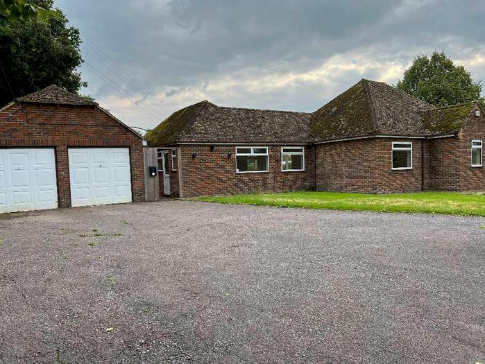 3 Bedroom Detached House For Sale In Bethersden Road, Ashford, TN26