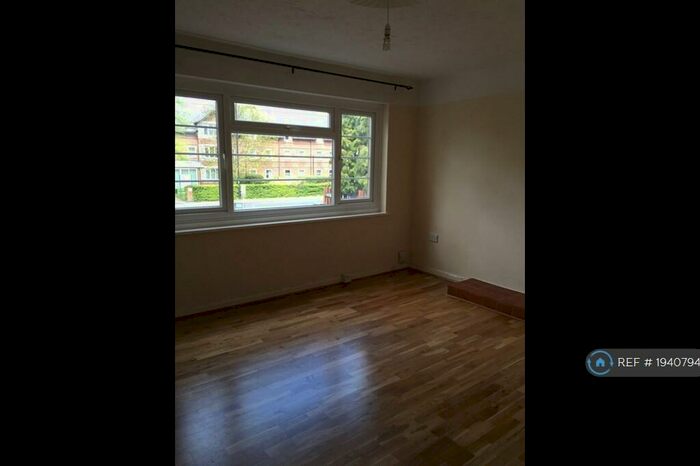 1 Bedroom Flat To Rent In Archers Road, Southampton, SO15