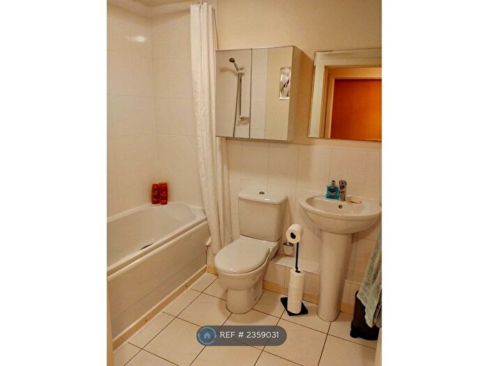 2 Bedroom Flat To Rent In Avenuepark Street, Glasgow, G20