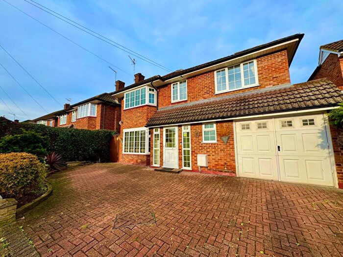 5 Bedroom Detached House For Sale In Hartland Drive, Edgware, HA8
