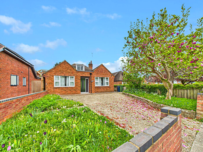 2 Bedroom Detached Bungalow For Sale In Park Street, Princes Risborough, Buckinghamshire, HP27