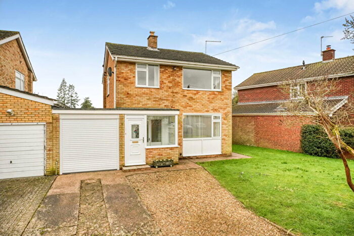 3 Bedroom Link Detached House For Sale In Staverton, Northamptonshire, NN11