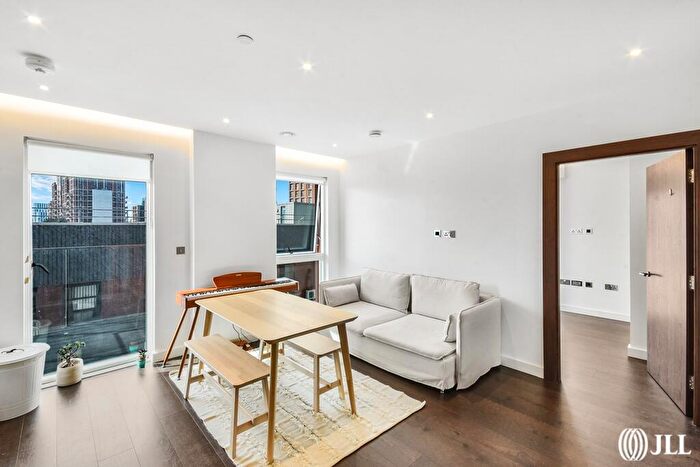 1 Bedroom Apartment To Rent In Lexington Gardens, London, SW11