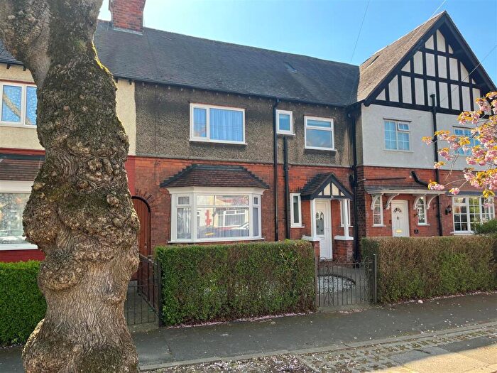 3 Bedroom Terraced House For Sale In Seafield Avenue, Hull, HU9