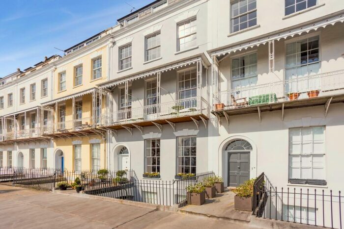 2 Bedroom Flat To Rent In Royal York Crescent Bristol, BS8