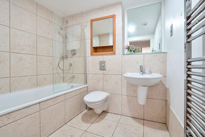 2 Bedroom Flat To Rent In Armouries Way, Hunslet, Leeds, LS10