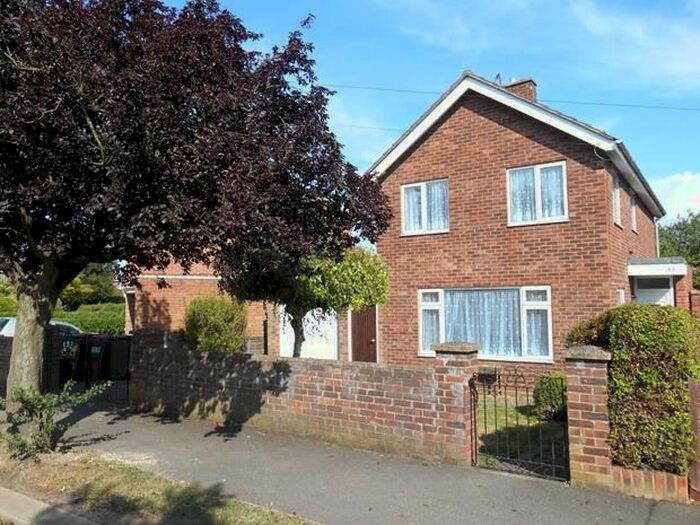 3 Bedroom Detached House To Rent In Aylesbury Road, Bedford, MK41