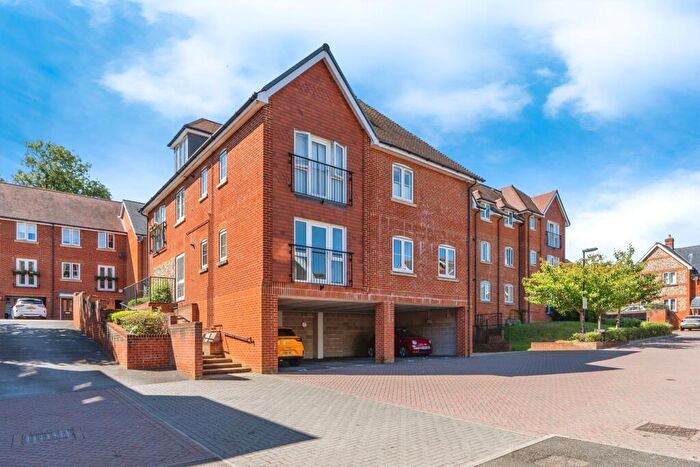 2 Bedroom Flat For Sale In Oasthouse Drive, Horndean, Waterlooville, Hampshire, PO8