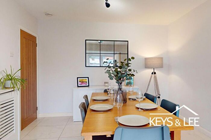 5 Bedroom Semi-Detached House For Sale In Dunster Close, Romford, RM5