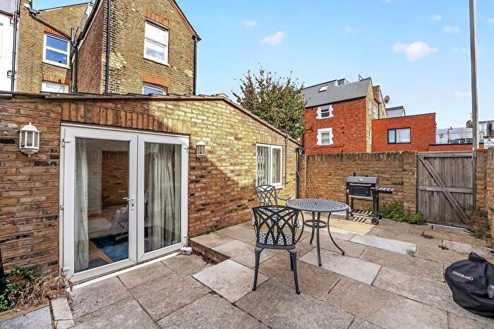 2 Bedroom Flat For Sale In Roskell Road, West Putney, SW15