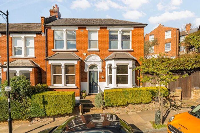 3 Bedroom Semi-Detached House For Sale In Cressida Road, Whitehall Park, N19