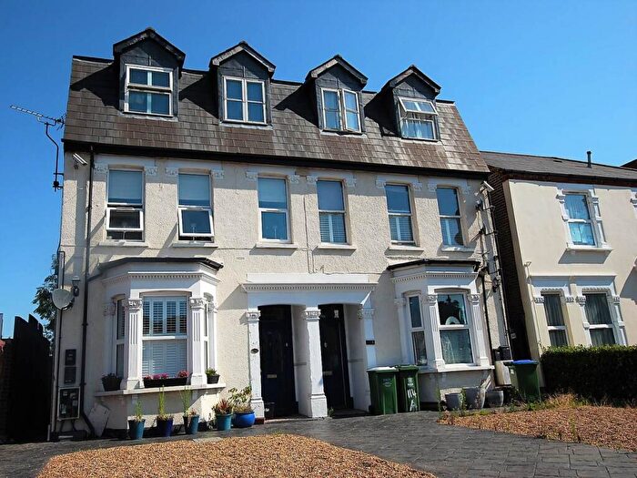 2 Bedroom Flat To Rent In Park View Road, Welling, Kent, DA16