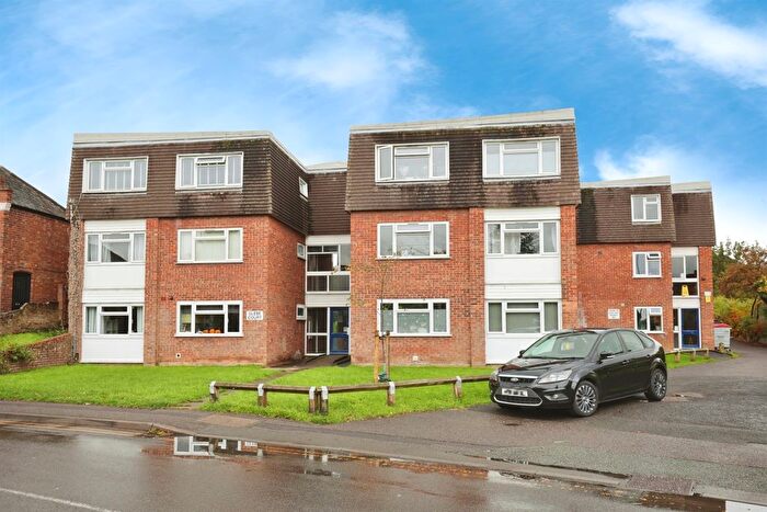 2 Bedroom Flat For Sale In Heathcote Road, Whitnash, Leamington Spa, CV31