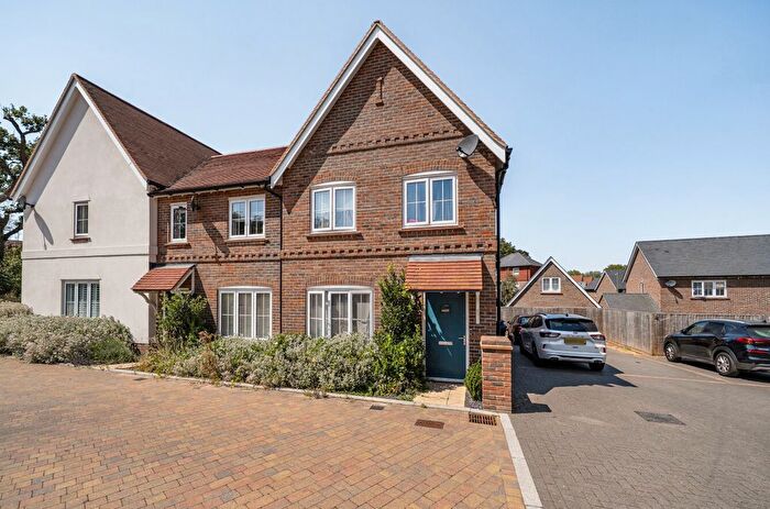 3 Bedroom End Terrace House For Sale In Postchaise Close, Hook, Hampshire, RG27