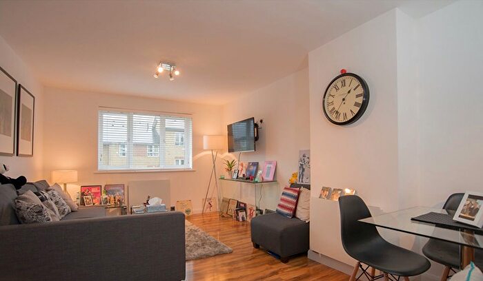 1 Bedroom Flat To Rent In Parkside, East Acton Lane, Acton, W3
