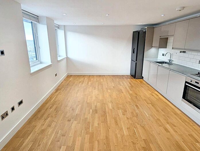 2 Bedroom Flat For Sale In Christopher Road, East Grinstead, RH19