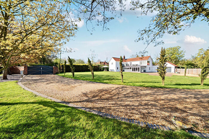 4 Bedroom Detached House For Sale In Manor Cottages, Church Road, IP24