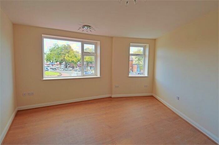 1 Bedroom Apartment To Rent In Davyhulme Circle, Davyhulme, Manchester, M41