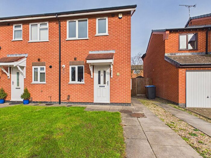 2 Bedroom Semi Detached House For Sale In Leysmill Close, Hinckley, LE10