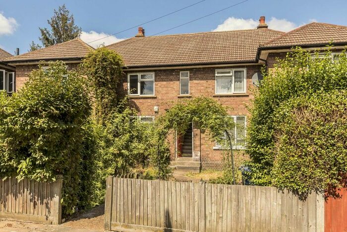 3 Bedroom Flat To Rent In Canada Crescent, London, W3