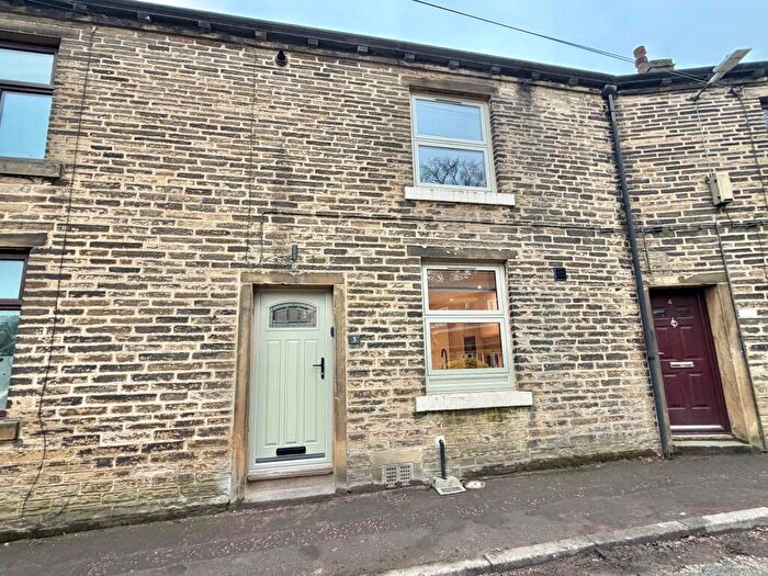 3 Bedroom Terraced House To Rent In Lane Ends, Midgley, HX2