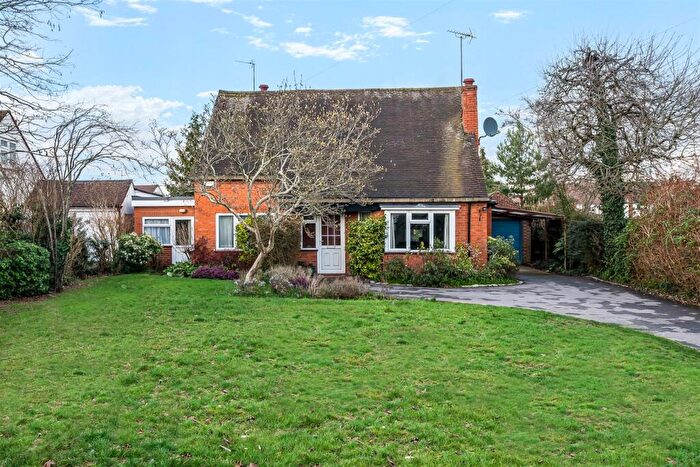4 Bedroom Chalet For Sale In Headley Road, Woodley, Berkshire, RG5