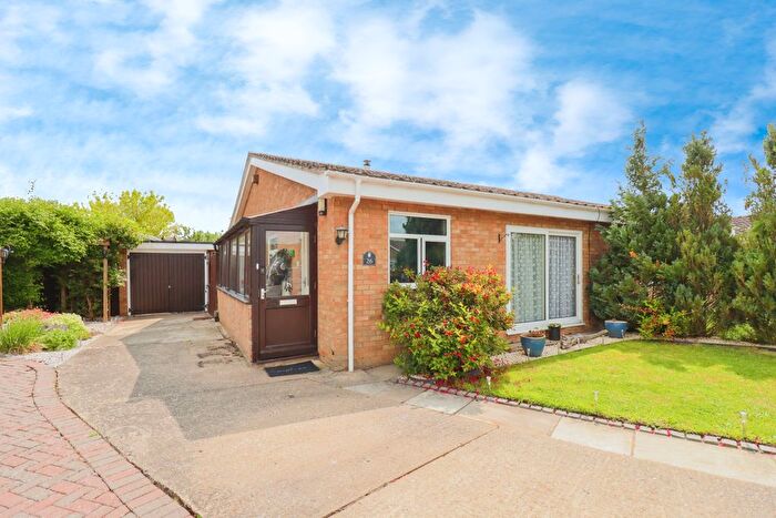 3 Bedroom Semi-detached Bungalow For Sale In Archers Avenue, Thetford, IP26