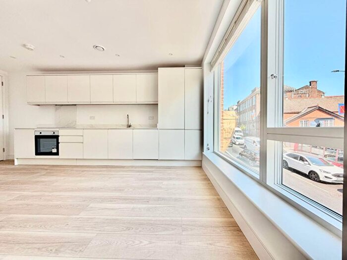 1 Bedroom Flat To Rent In High Street, Barnet, EN5