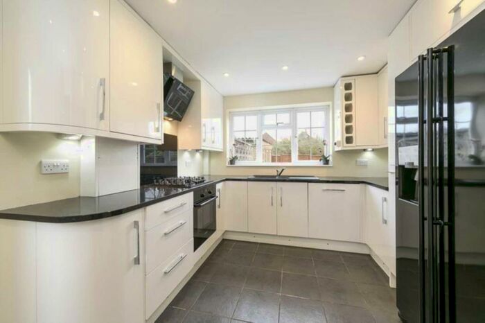 4 Bedroom Detached House To Rent In Southway, Guildford, GU2