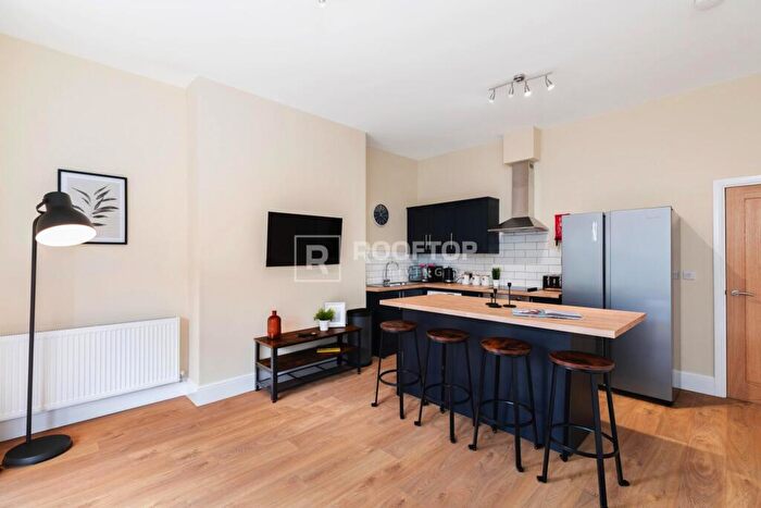 4 Bedroom House To Rent In Kelso Road, Leeds, LS2