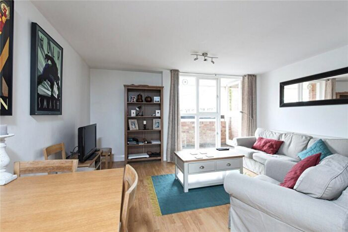 3 Bedroom Flat To Rent In Granfield Street, London, SW11