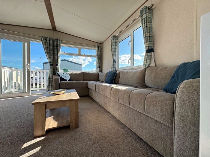 3 Bedroom Mobile/park Home For Sale In Eastbourne Road, Pevensey Bay, Pevensey, BN24