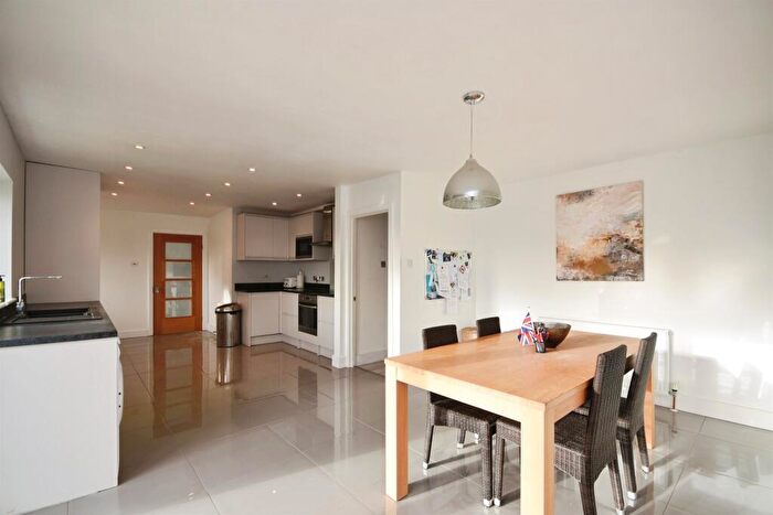 3 Bedroom Semi Detached House For Sale In Highfield Road, Billericay, CM11