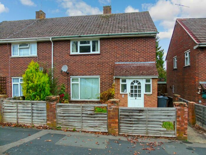 4 Bedroom Semi-Detached House To Rent In Firmstone Road, Winchester, SO23