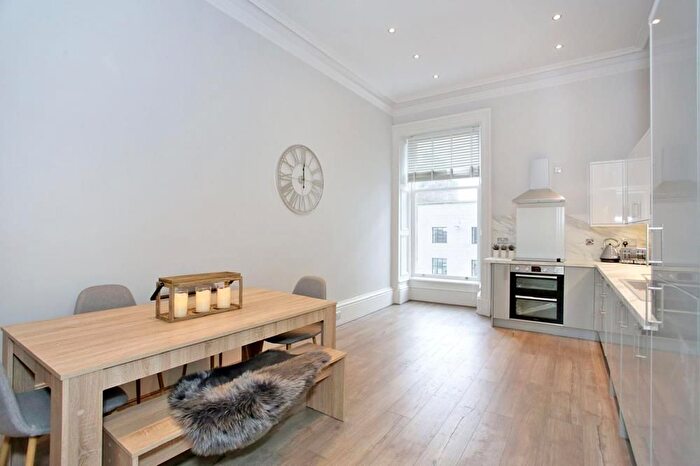4 Bedroom Flat To Rent In Union Street, First Floor, AB10