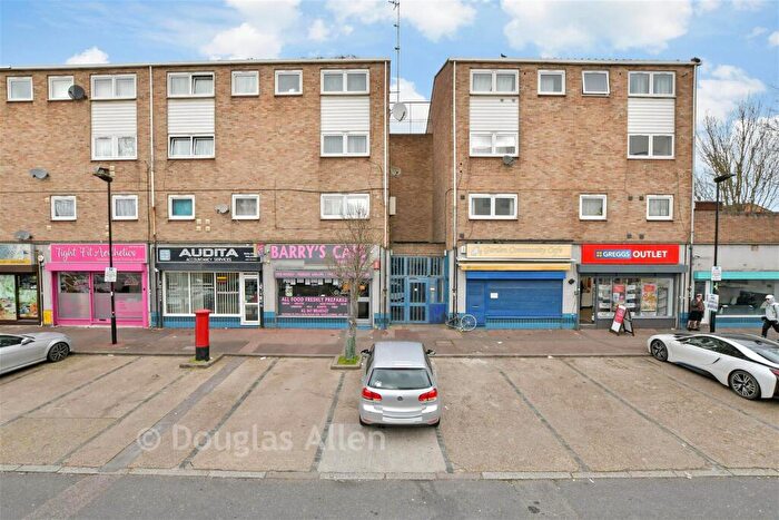 3 Bedroom Flat For Sale In Cundy Road, London, E16