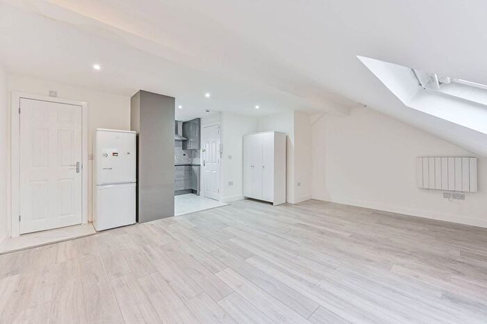 Studio To Rent In East Hill, Wandsworth Common, London, SW18