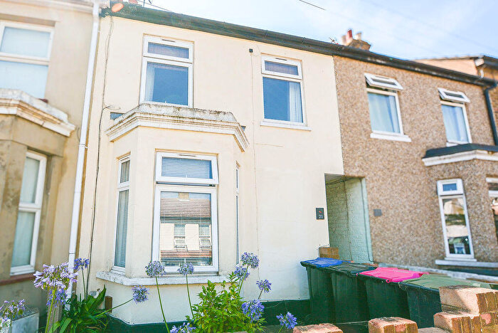 3 Bedroom Terraced House For Sale In Seaview Road, Southend-On-Sea, SS3