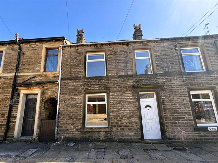 3 Bedroom Terraced House For Sale In Beech Street, Holywell Green, Halifax, HX4