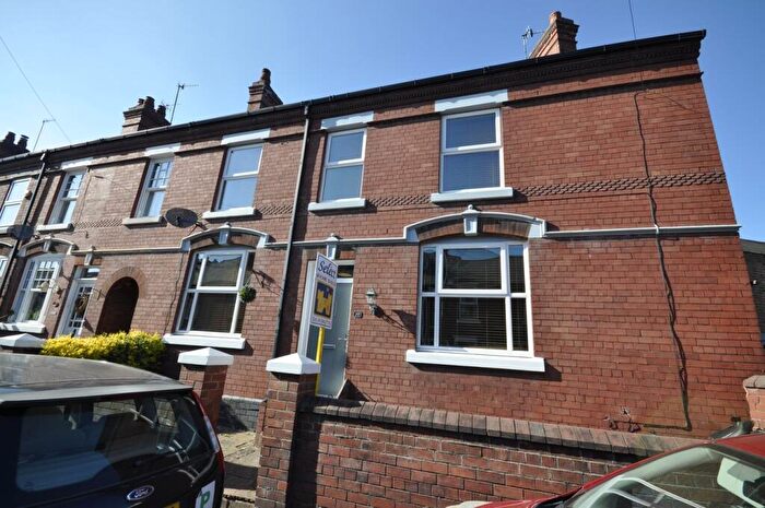 3 Bedroom End Of Terrace House For Sale In Platts Crescent, Stourbridge, DY8