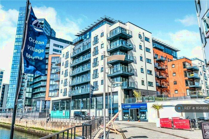 2 Bedroom Flat To Rent In Admiral&#;S Quay, Southampton, SO14
