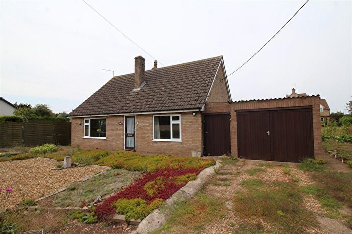 2 Bedroom Detached Bungalow For Sale In New Meadow Drove, Farcet, Peterborough, PE7