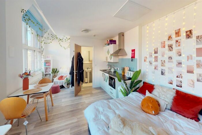 1 Bedroom Flat To Rent In Flat, Express Building, NG1