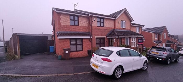 4 Bedroom Semi-Detached House To Rent In Titchfield Road, Oldham, OL8