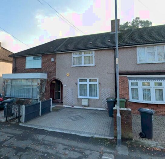 3 Bedroom Semi-Detached House To Rent In Ivyhouse Road, Dagenham, RM9