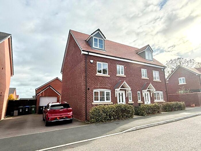 4 Bedroom Semi Detached House For Sale In Delany Avenue, Wellesbourne, Warwick, Warwickshire, CV35