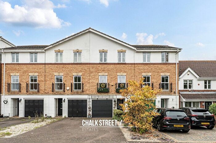 3 Bedroom Terraced House For Sale In Bancroft Chase, Hornchurch, RM12