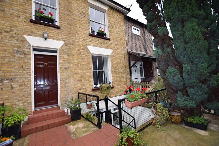 2 Bedroom Flat To Rent In Summit Road, London, E17