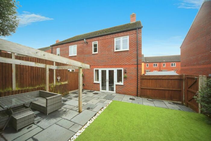 3 Bedroom Semi-Detached House For Sale In Grove Gate, Staplegrove, Taunton, TA2