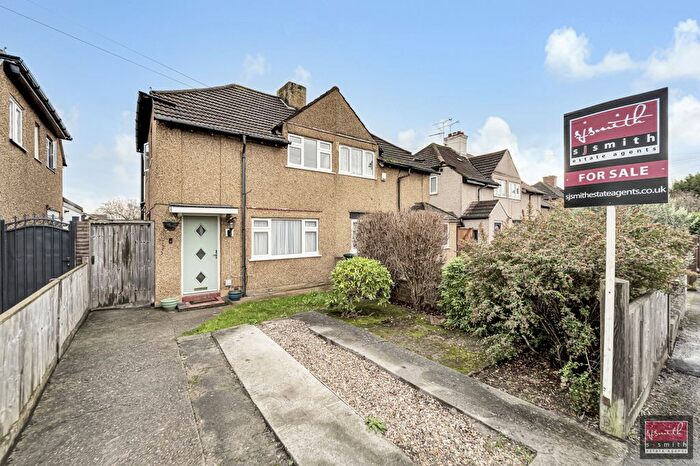 3 Bedroom Semi Detached House For Sale In Desford Way, Ashford, TW15